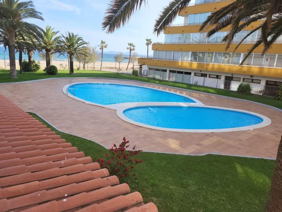 Superbe Apartement En Residence Avec Piscine Roses Exterior foto